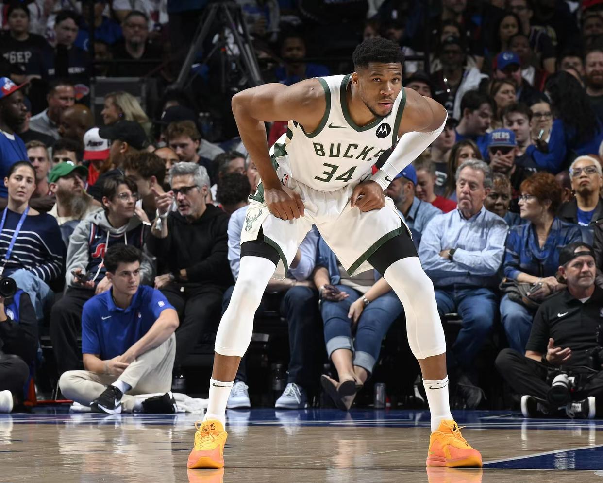 雄鹿逆转灰熊！字母哥砍下+数据