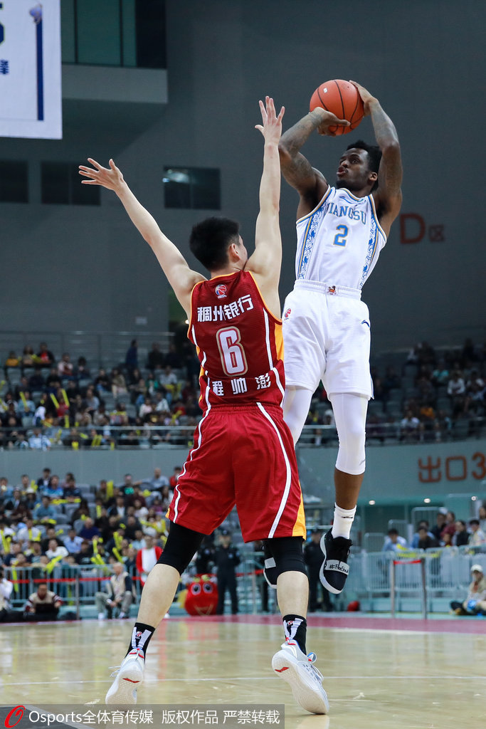 关于江苏客场战胜四川，继续保持榜首位置的信息